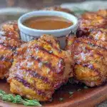 honey garlic grilled chicken thighs - featured image